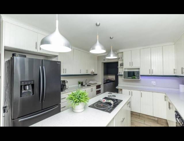 4 BEDROOM HOUSE FOR SALE IN MEER EN SEE